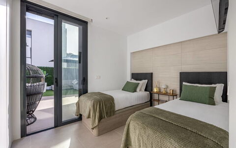 Villa Esencia: Piso, Suelo, Diseño De Interiores, Mueble, Cama, Habitación, Lecho, Departamento, Marco De La Cama, Techo