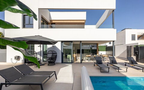 Villa Esencia: Arquitectura, Casa, Balcón, Departamento, Sombra, Piscina, Diseño, Villa, Eco Hotel, La Luz Del Día