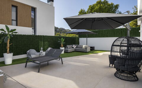 Villa Esencia: Mueble, Mueble Para Exteriores, Silla, Suelo, Piso, Jardín, Mesa Al Aire Libre, Patio, Sombra, Paisajismo