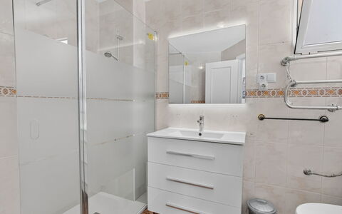 Titanic: Arreglo De Tubería, Piso, Baño, Suelo, Diseño De Interiores, Plomería, Loseta, Lavabo, Espejo, Lavabo Del Baño