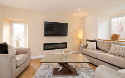 The Cottage: Mueble, Sofá, Diseño De Interiores, Piso, Madera, Sala, Suelo, Casa, Marrón
