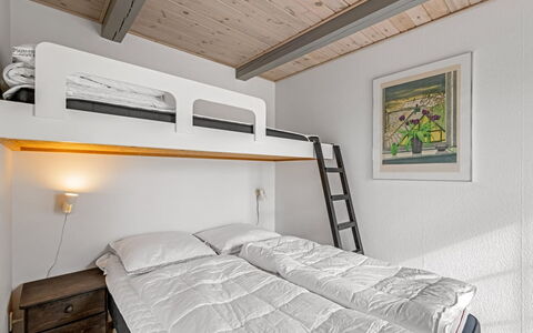 Hellevi - 500M to the Fjord: Cama, Habitación, Madera, Diseño De Interiores, Sábana, Piso, Suelo, Techo, Lecho, Mueble