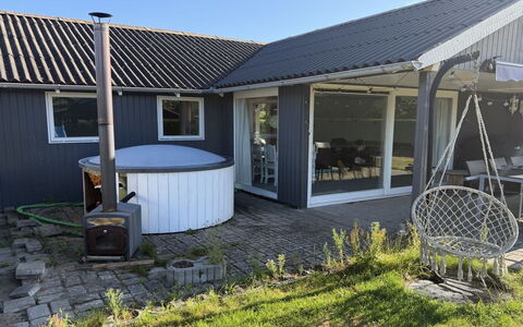Rəzvan - from the Sea: Techo, Casa, Casa, Vía Muerta, Cabaña, Puerta, Sombra, Yarda, Patio Interior, Jardín