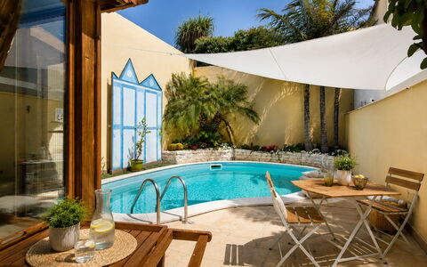 Villa Cristiana: Mueble, Piscina, Mueble Para Exteriores, Recurso, Silla, Eco Hotel, Sombra, Maceta, Paraguas, Planta De Casa