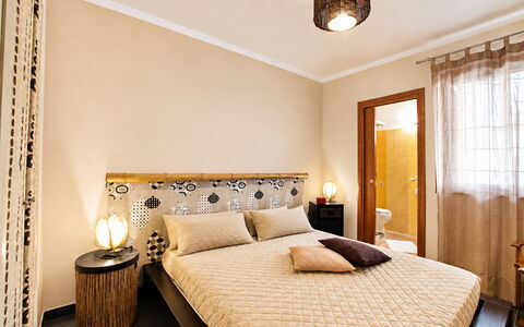Villa Cristiana: Cama, Mueble, Diseño De Interiores, Lecho, Habitación, Suelo, Sábana, Pared, Piso, Habitación