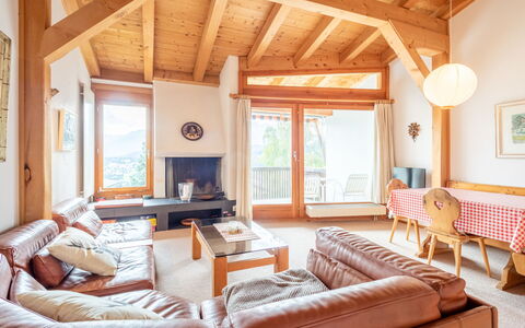 Casa Pleun: Madera, Diseño De Interiores, Techo, Mueble, Piso, Habitación, Casa, Suelo, Sala, Madera Dura