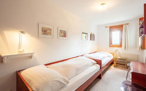 Casa Pleun: Pared, Diseño De Interiores, Cama, Habitación, Piso, Suelo, Mueble, Techo, Sábana, Habitación