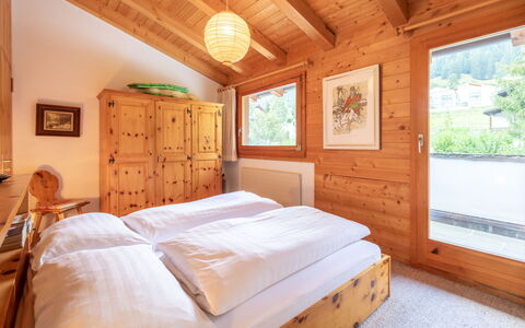 Casa Pleun: Madera, Diseño De Interiores, Habitación, Mueble, Cama, Techo, Casa, Sábana, Lecho, Marco De La Cama