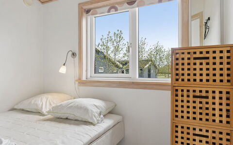 Sannie - 2.8Km from the Sea: Diseño De Interiores, Pared, Habitación, Cama, Suelo, Piso, Madera, Mueble, Techo, Habitación