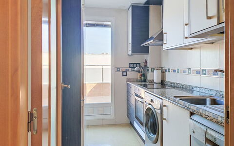 Marina Azul: Suelo, Piso, Departamento, Electrodoméstico, Manchas De Madera, Suelos De Madera, Madera Dura, Cocina, Aparato De Cocina, Gabinetes
