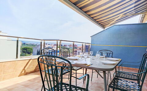 Marina Azul: Mueble, Silla, Mesa, Mueble Para Exteriores, Cocina Y Comedor Mesa, Mesa Al Aire Libre, Restaurante, Manchas De Madera, Balcón, Sombra
