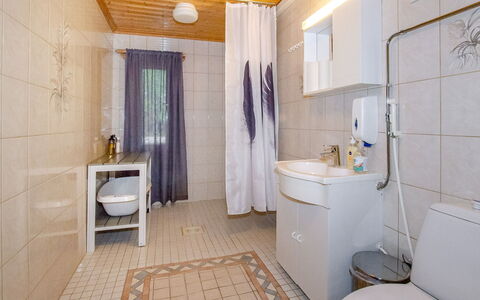 Kolin Kuningas: Arreglo De Tubería, Piso, Suelo, Baño, Diseño De Interiores, Lavabo Del Baño, Lavabo, Baño, Madera, Asiento Del Baño