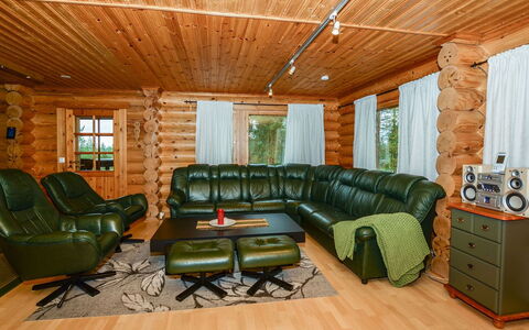 Kolin Kuningatar: Mueble, Madera, Sofá, Diseño De Interiores, Piso, Sala, Suelo, Casa, Techo
