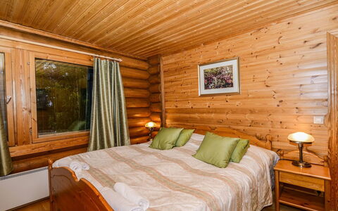 Kolin Kuningatar: Madera, Techo, Diseño De Interiores, Habitación, Cama, Mueble, Suelo, Manchas De Madera, Piso, Marco De La Cama
