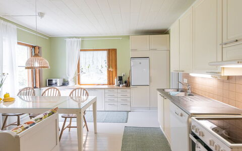 Alpola: Diseño De Interiores, Piso, Mueble, Suelo, Madera, Techo, Suelos De Madera, Cocina, Habitación, Casa