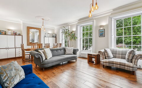 London Kingston 602: Mueble, Diseño De Interiores, Piso, Sofá, Suelo, Pared, Suelos De Madera, Madera, Sala, Techo