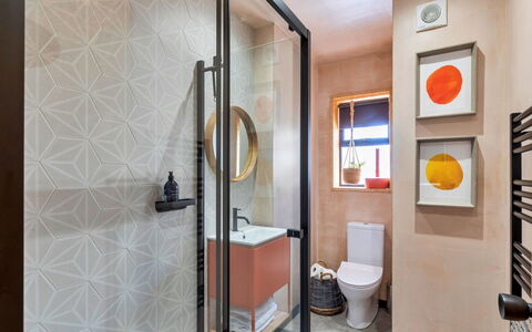 Bognor Regis 602: Diseño De Interiores, Pared, Piso, Suelo, Lámpara, Encendiendo, Techo, Arreglo De Tubería, Baño, Naranja