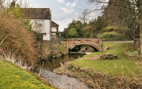 Bourne Edge: Puente, Los Recursos Hídricos, Agua, Cuerpo De Agua, Naturaleza, Corriente De Agua, Camino Acuático, Canal, Puente De Arco