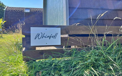 Whinfell Pod: Jardín, Césped, Patio Interior, Paisajismo, Yarda, Tablón, Vía Muerta