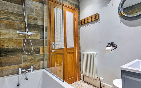 No.3 Sandside: Arreglo De Tubería, Pared, Piso, Baño, Diseño De Interiores, Madera, Suelo, Grifo, Plomería, Loseta