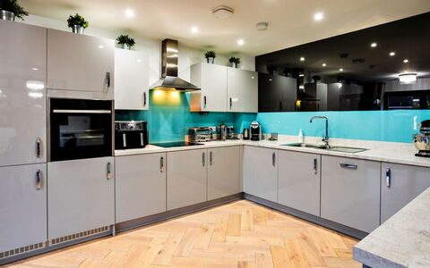 South Beach House: Cocina, Aparato De Cocina, Electrodoméstico, Diseño De Interiores, Mostrador, Piso, Gabinetes, Mueble, Suelo, Techo
