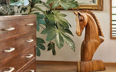Vine Barn Studio: Madera, Escultura, Caballo, Alazán, Manchas De Madera, Estatua, Madera Dura