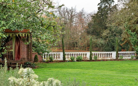 The Potting Shed at Island Hall: Arbusto, Jardín, Primavera, Césped, Sombra, Paisajismo, Patio Interior, Yarda, Parque