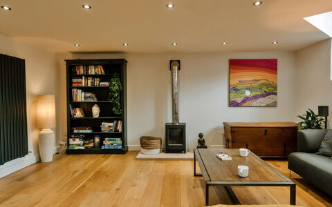 Heather View Chapel: Mueble, Diseño De Interiores, Piso, Suelo, Pared, Madera, Suelos De Madera, Techo, Habitación, Sala
