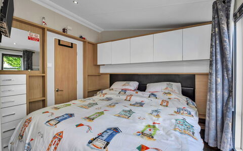 Osprey Court 1: Diseño De Interiores, Mueble, Cama, Habitación, Linos, Sábana, Habitación, Lecho, Marco De La Cama, Almohada