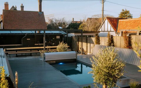 Arc Thorpeness: Casa, Piscina, Material Compuesto, Sombra, Patio Interior, Jardín, Cubierta, Mueble Para Exteriores, Vía Muerta, Yarda