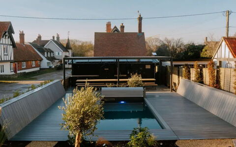 Arc Thorpeness: Techo, Material Compuesto, Sombra, Jardín, Patio Interior, Paisajismo, Piscina, Estructura Al Aire Libre, La Luz Del Día