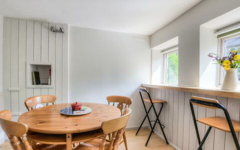 Town End Barn: Mueble, Piso, Diseño De Interiores, Suelo, Pared, Madera, Mesa, Cocina Y Comedor Mesa, Silla, Comedor