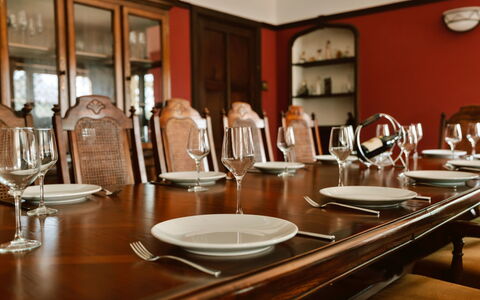 Greenacres: Mueble, Mesa, Comedor, Silla, Cocina Y Comedor Mesa, Madera, Diseño De Interiores, Piso, Encendiendo, Marrón