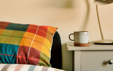 2 Haywood View: Linos, Mueble, Habitación, Sábana, Lecho, Cama, Almohada, Funda Nordica, Arrojar La Almohada, Lámpara
