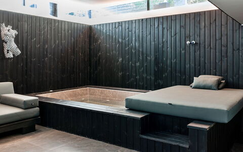 The Glass House at the Lakes by Yoo: Material Compuesto, Bañera, Madera Dura, Hotel, Jacuzzi, Habitación, Cama