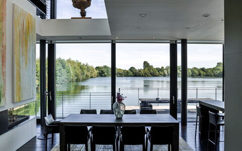 The Glass House at the Lakes by Yoo: Diseño De Interiores, Mueble, Silla, Cocina Y Comedor Mesa, Eco Hotel, Vaso, Restaurante, Sombra, Comedor, Diseño
