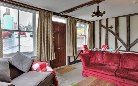 The Red House, Maldon: Mueble, Madera, Casa, Diseño De Interiores, Habitación, Departamento, Techo, Madera Dura, Sala, Marco