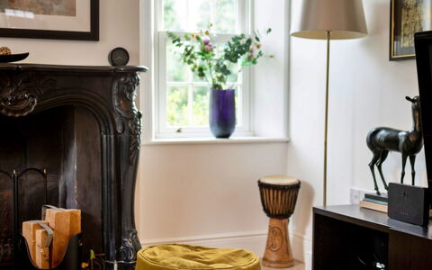 The Mount: Mueble, Diseño De Interiores, Pared, Piso, Suelo, Madera, Casa, Sala, Encendiendo, Marco
