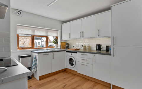 Poundtree: Aparato De Cocina, Cocina, Mostrador, Gabinetes, Electrodoméstico, Piso, Diseño De Interiores, Madera, Electrodoméstico, Suelo