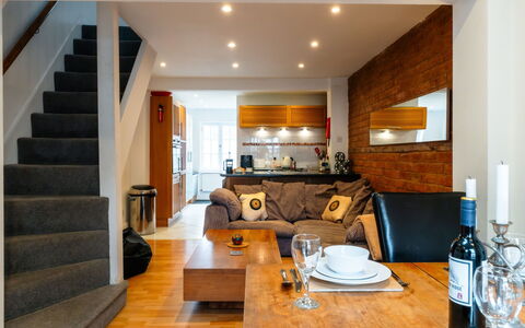 Three Storeys in Newent: Mueble, Diseño De Interiores, Piso, Sofá, Suelo, Pared, Madera, Habitación, Techo, Sala