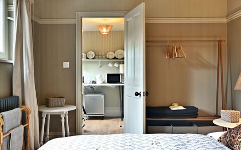 St Germain'S Annexe: Mueble, Cama, Diseño De Interiores, Habitación, Lecho, Pared, Sábana, Madera, Suelo, Piso