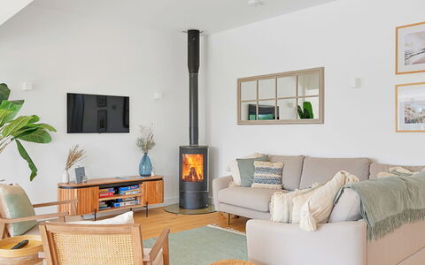 Firethorn: Mueble, Piso, Diseño De Interiores, Sofá, Madera, Sala, Suelo, Encendiendo, Habitación, Techo