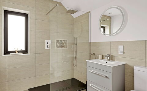Firethorn: Piso, Baño, Suelo, Pared, Diseño De Interiores, Arreglo De Tubería, Lavabo Del Baño, Mueble De Baño, Lavabo, Baño