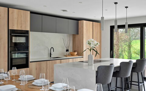 Orchard Rise: Mueble, Cocina, Mostrador, Diseño De Interiores, Piso, Madera, Gabinetes, Suelo, Lámpara, Cocina Y Comedor Mesa