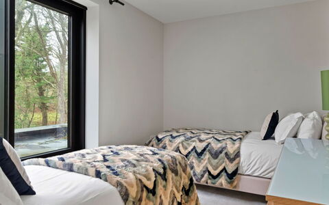 Orchard Rise: Cama, Mueble, Habitación, Diseño De Interiores, Lecho, Sábana, Pared, Madera, Linos, Piso