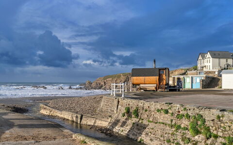 Bude, Upper Deck: Costa, Costeras Y Los Accidentes Geográficos Oceánico, Nube, Apuntalar, Playa, Mar, Oceano, Arena, Olas De Viento, Bahía