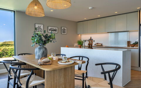 Perrantide: Mueble, Diseño De Interiores, Piso, Madera, Comedor, Cocina Y Comedor Mesa, Mesa, Suelo, Silla, Techo