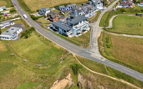 Perrantide: Barrio Residencial, Casa, Paisaje, Casa, El Terreno Del Lote, Llanura, Suburbio, Asentamientos Humanos, Fotografía Aérea, Costa