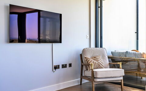Perrantide: Diseño De Interiores, Mueble, Set De Televisión, Televisión, Encendiendo, Suelo, Casa, Piso, Sala