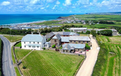 Rosemary Cottage at Widemouth Bay: Barrio Residencial, Casa, Paisaje, Casa, Llanura, Inmuebles, El Terreno Del Lote, Área Rural, Asentamientos Humanos, Vista Panorámica